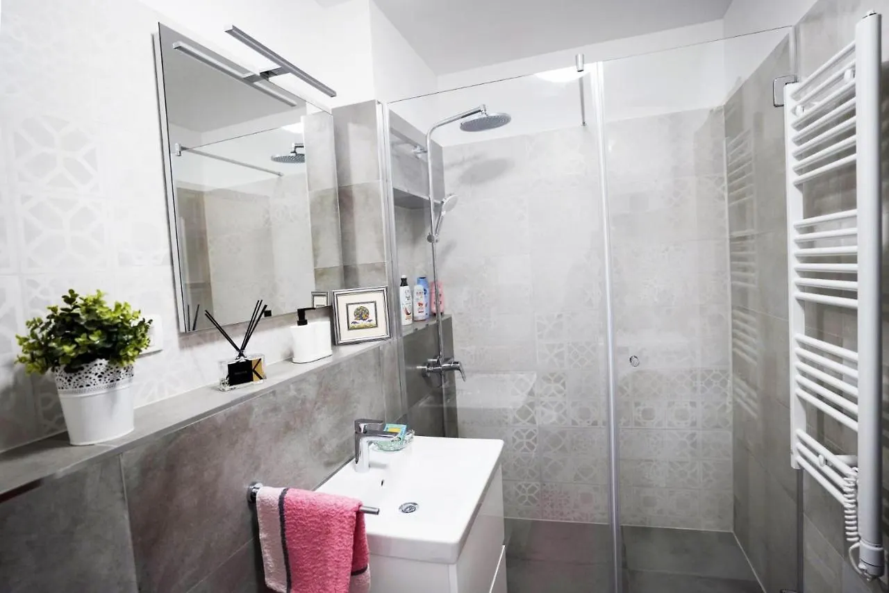 Apartment Stay By Me Split 0*,  Croácia